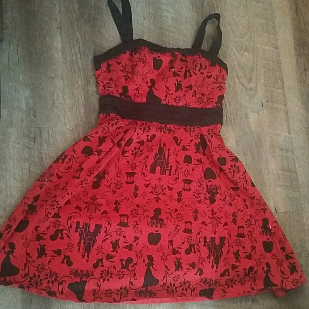 Small hot topic snow white themed red dress